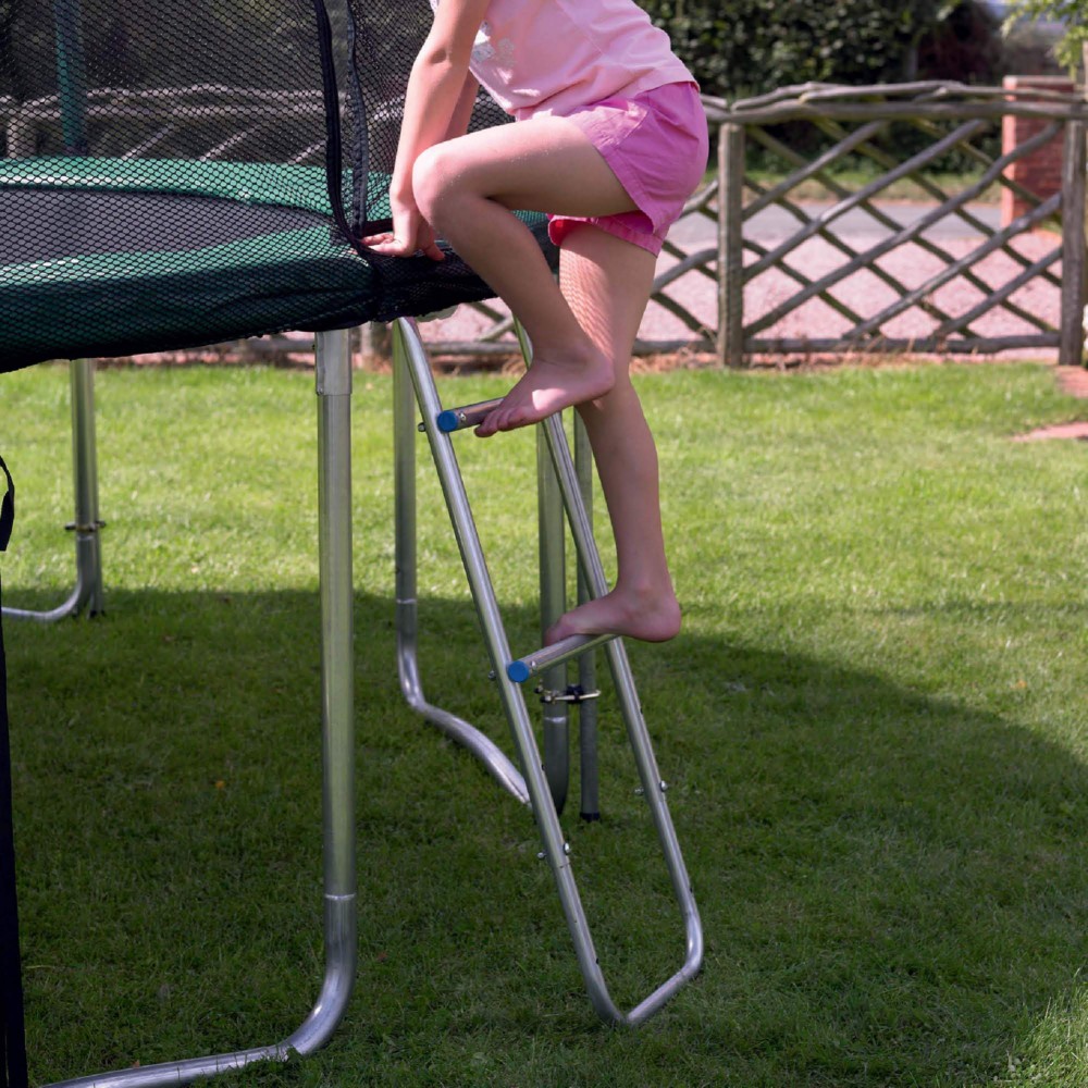 Stege till studsmatta