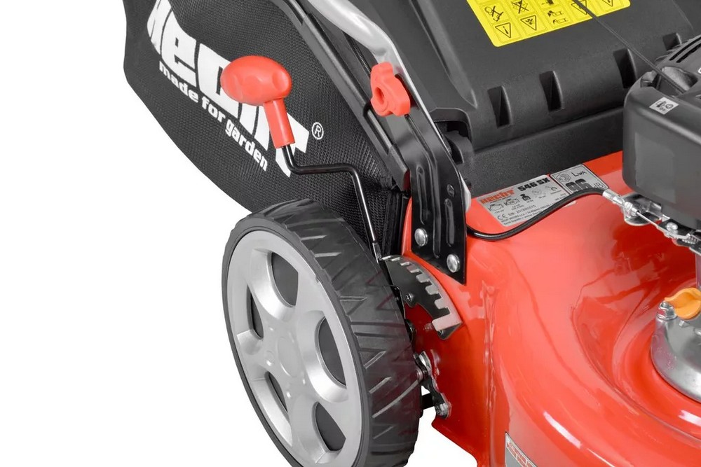 Bensindriven gräsklippare 46 cm, självgående - 139 cc Bensindriven gräsklippare 46 cm, självgående - 139 cc