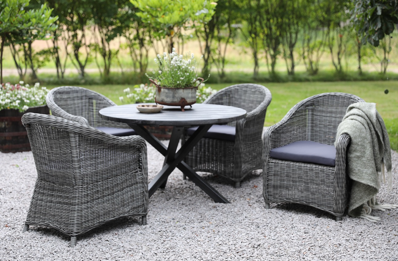 Matgrupp Mercury: Scottsdale runt bord i Shabby Chic grå inklusive 4 st Mercury light fåtöljer grå konstrotting Matgrupp Mercury: Scottsdale runt bord i Shabby Chic grå inklusive 4 st Mercury light fåtöljer grå konstrotting