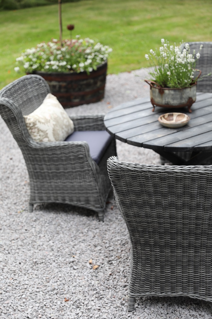 Matgrupp Mercury: Scottsdale runt bord i Shabby Chic gr inklusive 4 st Jacksonville ftljer gr konstrotting