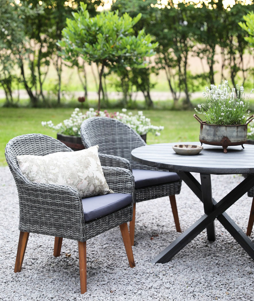 Matgrupp Mercury: Scottsdale runt bord i shabby Chic grå inklusive 4 st Valetta fåtöljer i grå konstrotting Matgrupp Mercury: Scottsdale runt bord i shabby Chic grå inklusive 4 st Valetta fåtöljer i grå konstrotting