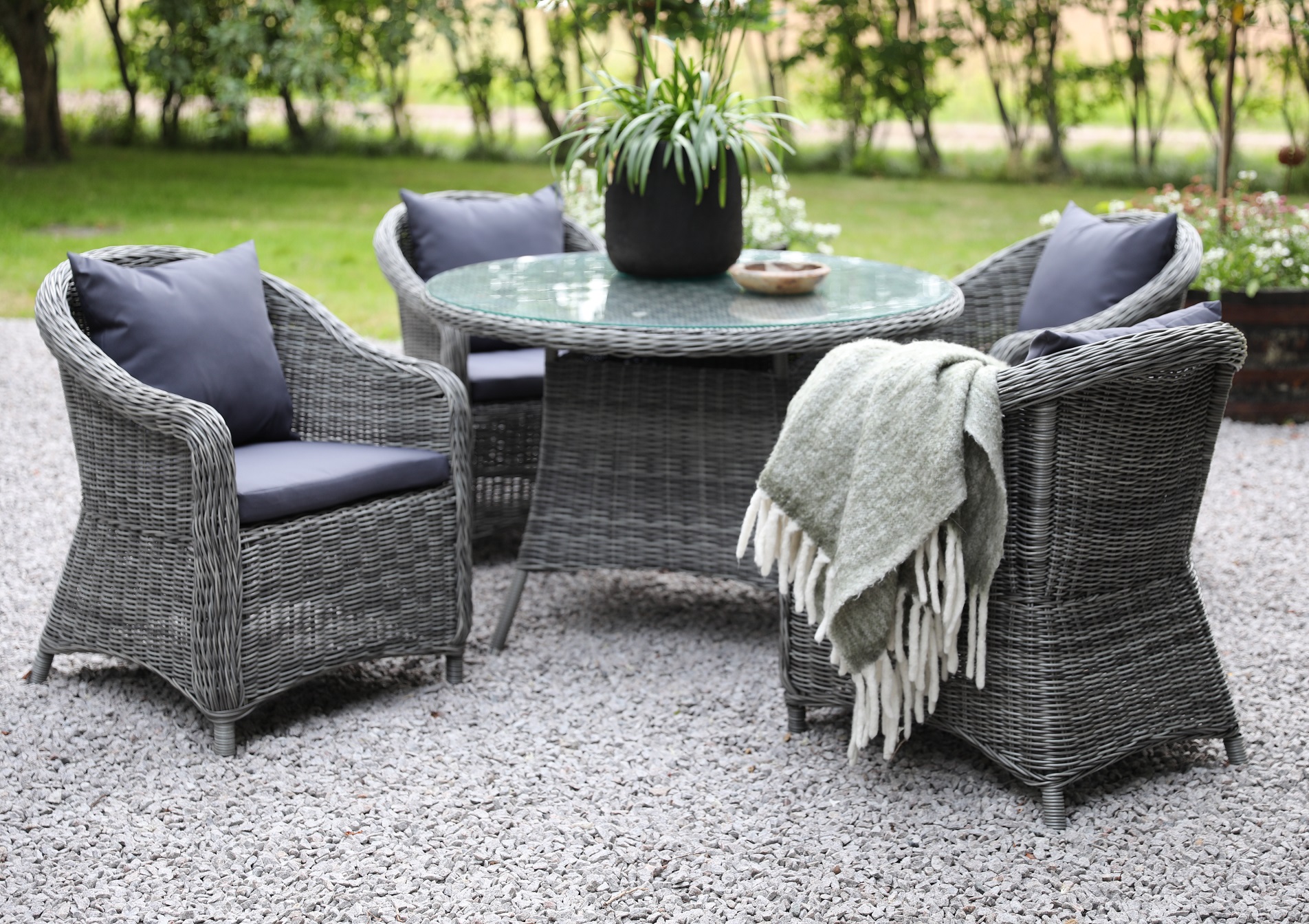 Jacksonville utematgrupp; 110 cm runt bord inkl 4 st Mercury ftljer gr konstrotting