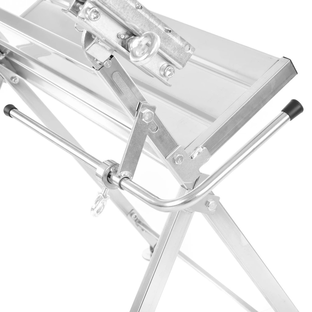 Vedhållare/Vedställning åt motorsåg Vedhållare/Vedställning åt motorsåg