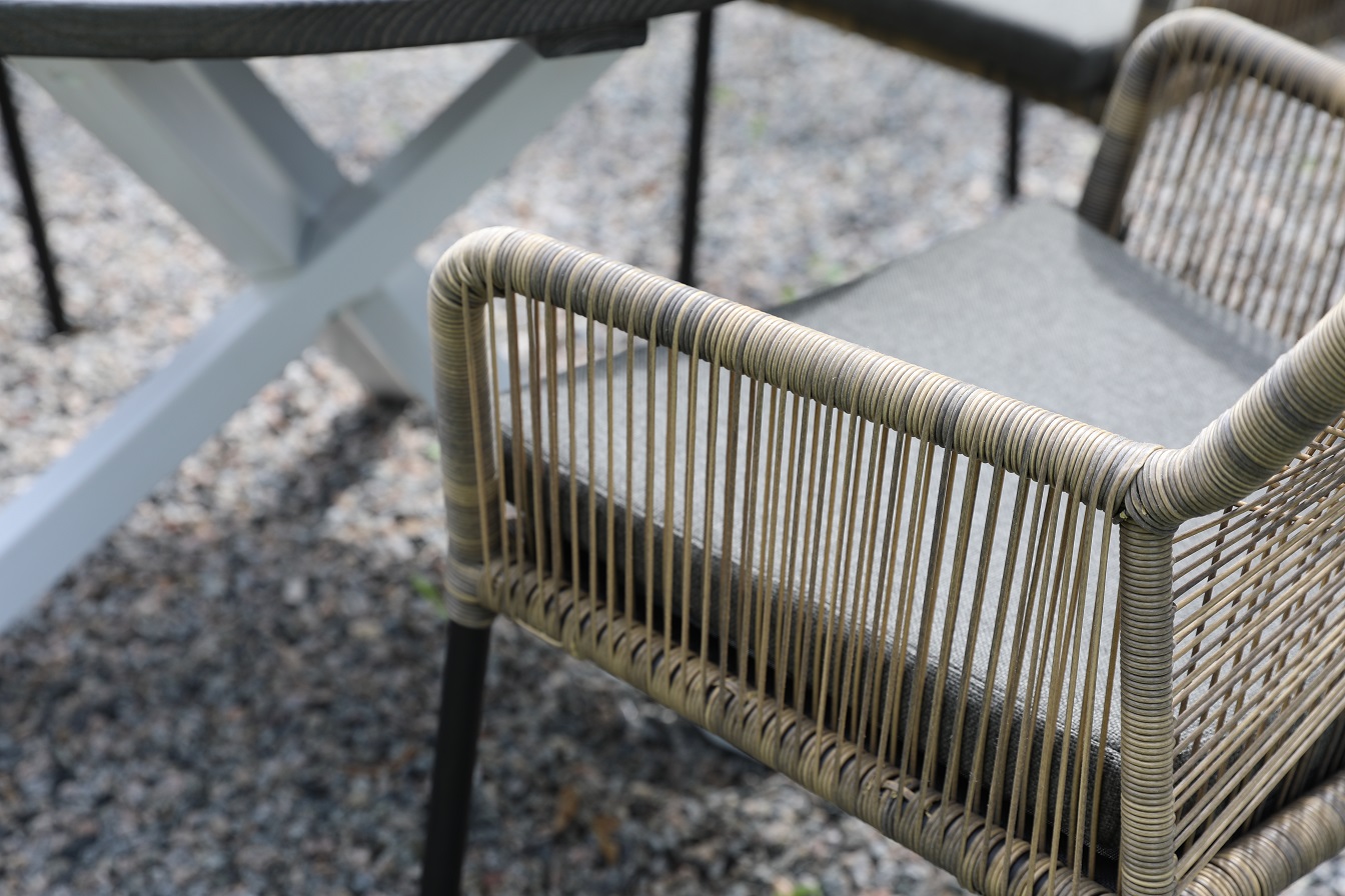 Ystad karmstol - tvinnad konstrotting/gr dyna