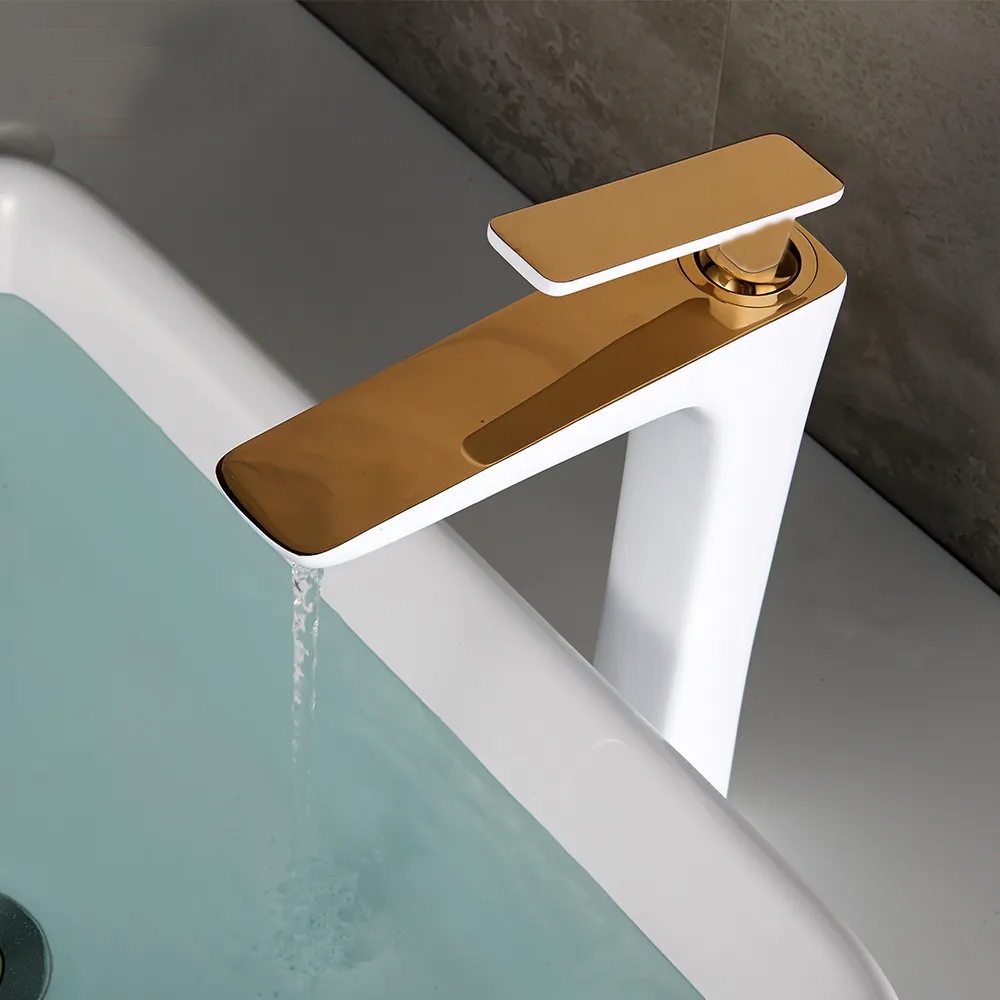 Tvättställblandare Peony - Hög pip | Vit/Guld Tvättställblandare Peony - Hög pip | Vit/Guld