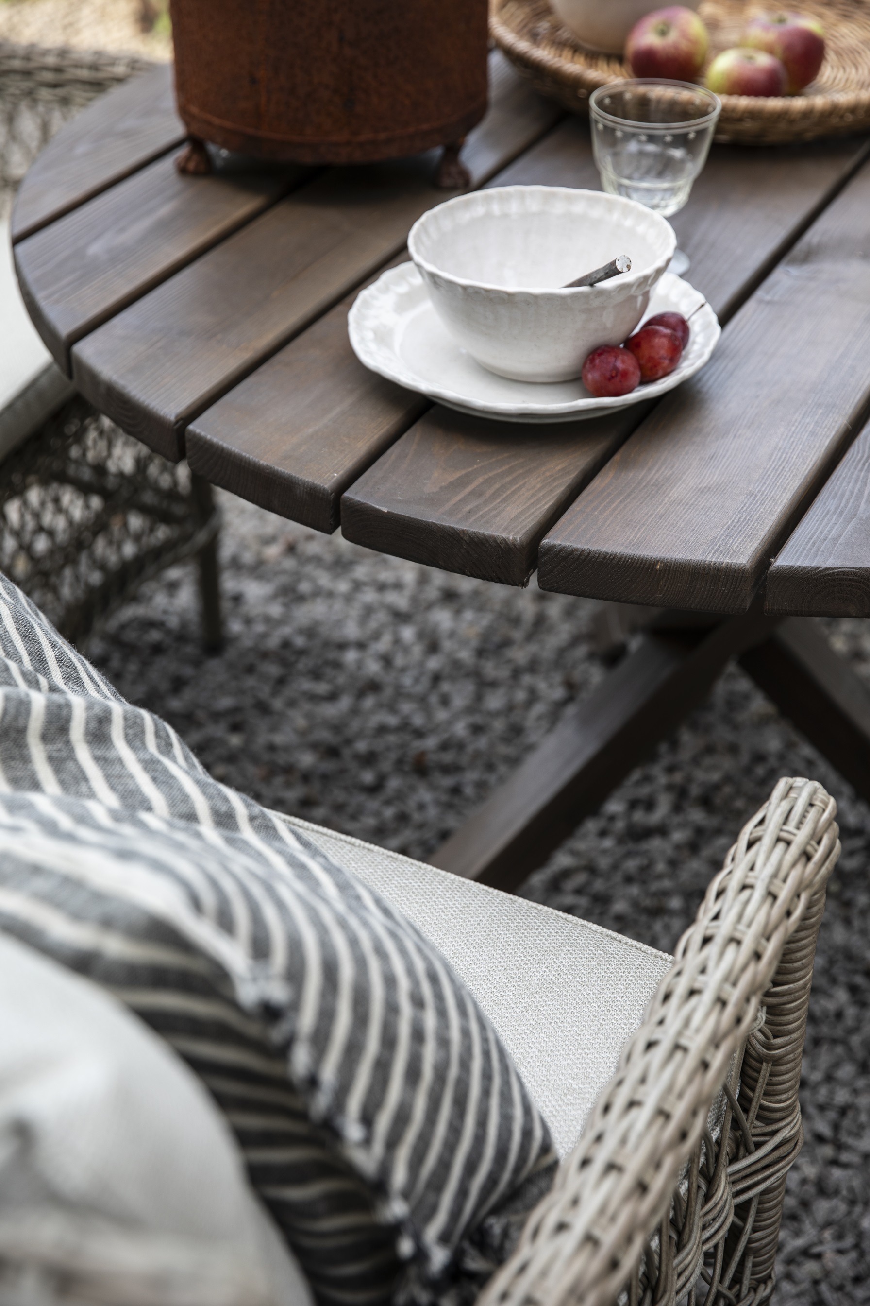 Scottsdale runt utebord 112 cm -Brunlaserad furu