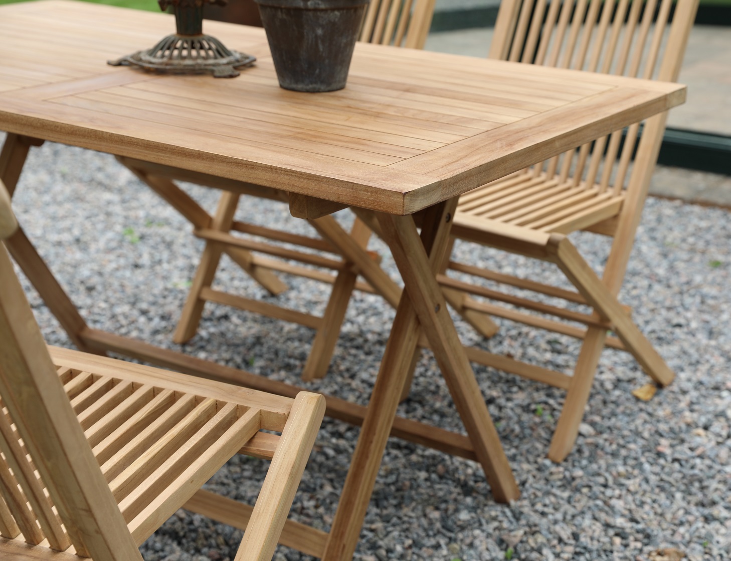 Saltö utematgrupp matbord 120x70 cm med 4 st Saltö matstolar - Teak Saltö utematgrupp matbord 120x70 cm med 4 st Saltö matstolar - Teak