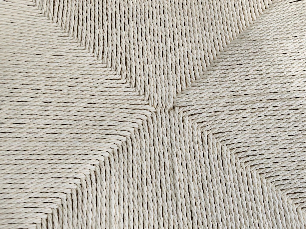 Bella utestol i ek-utseende med beige repsits Bella utestol i ek-utseende med beige repsits