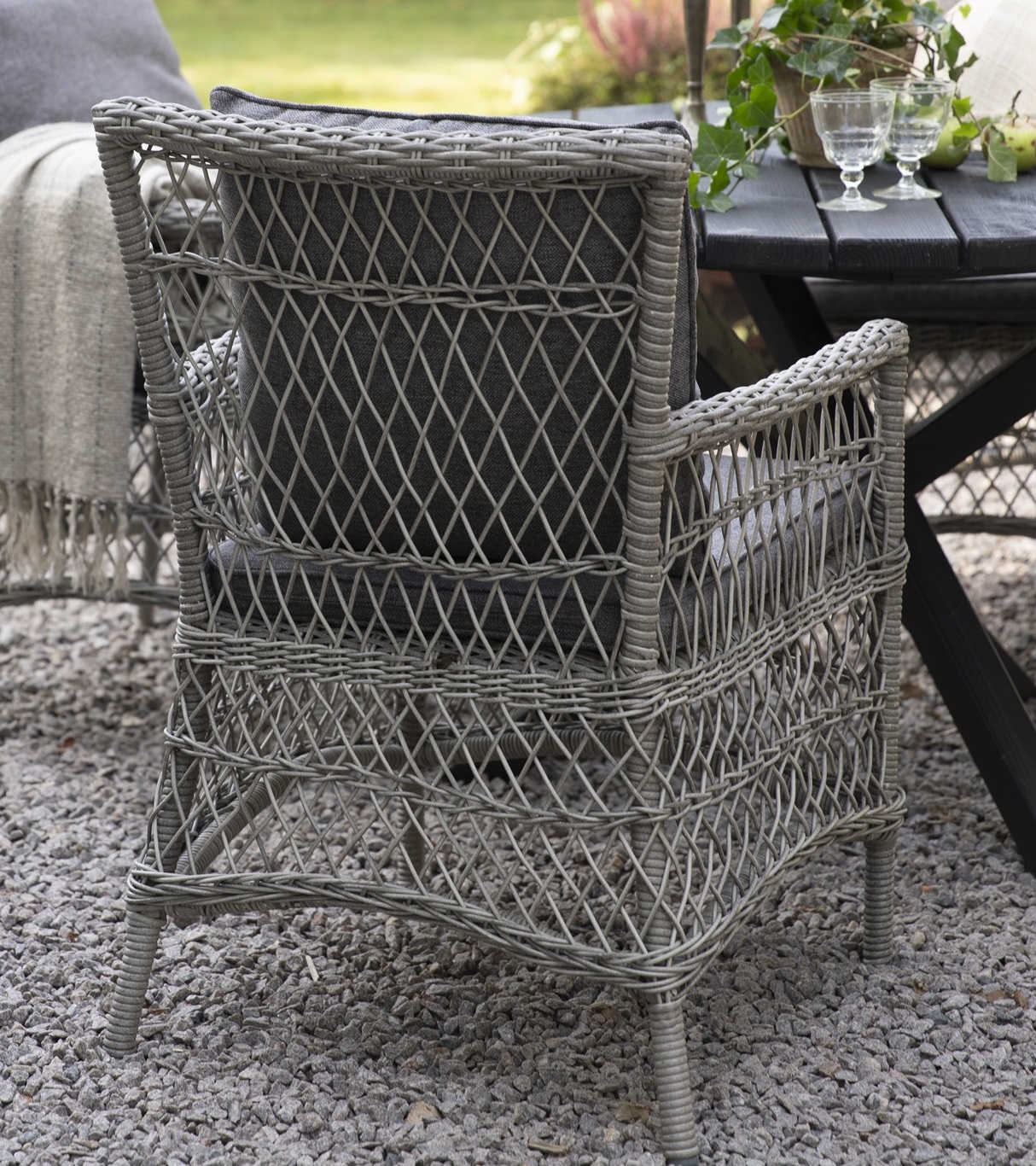 Provence utefåtölj i grå konstrotting Provence utefåtölj i grå konstrotting