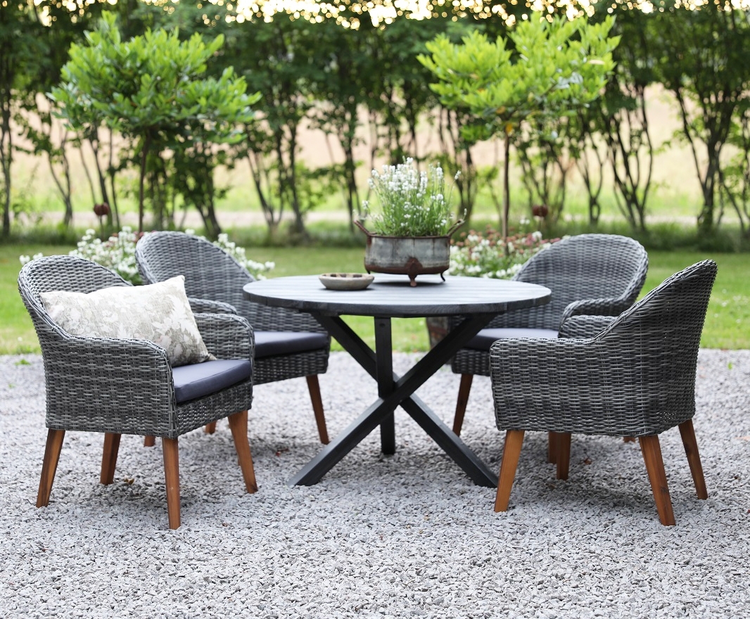 Matgrupp Mercury: Scottsdale runt bord i shabby Chic grå inklusive 4 st Valetta fåtöljer i grå konstrotting Matgrupp Mercury: Scottsdale runt bord i shabby Chic grå inklusive 4 st Valetta fåtöljer i grå konstrotting