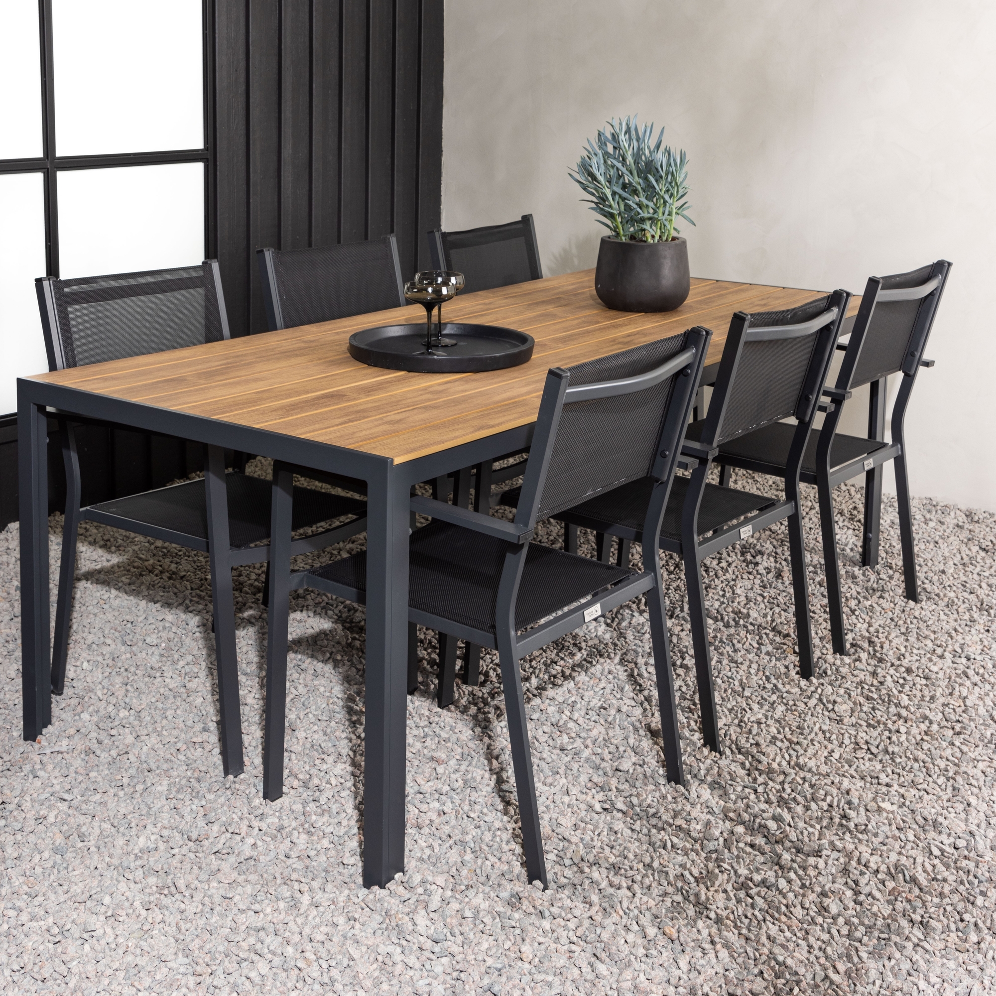 Chania matgrupp; 6 st Copacabana stolar med matbord 205 x 90 cm - Svart/natur