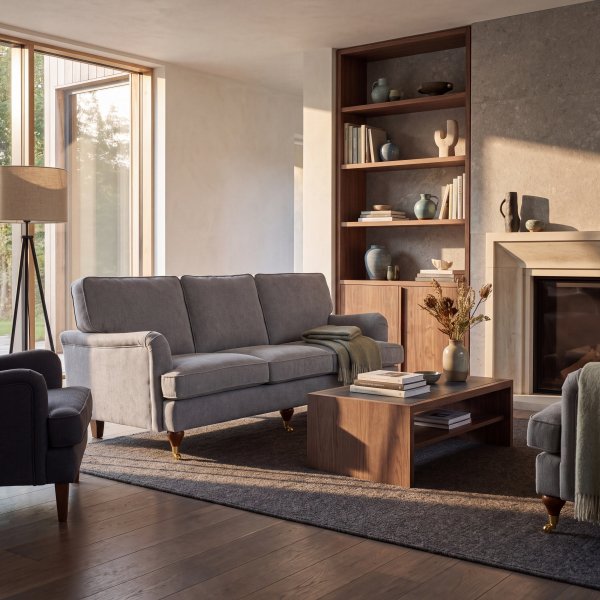 Buet Howard sofa - Grå 3-personers 225 cm med pocketfjedre og messinghjul Buet Howard sofa - Grå 3-personers 225 cm med pocketfjedre og messinghjul