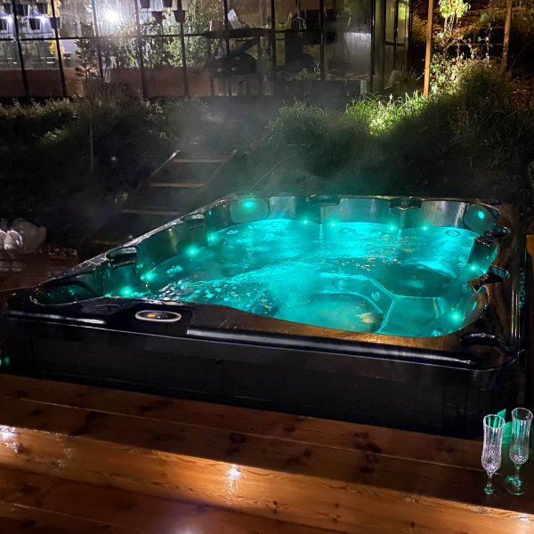 Spabad Poseidon Blackline - 5-6 personer Spabad Poseidon Blackline - 5-6 personer