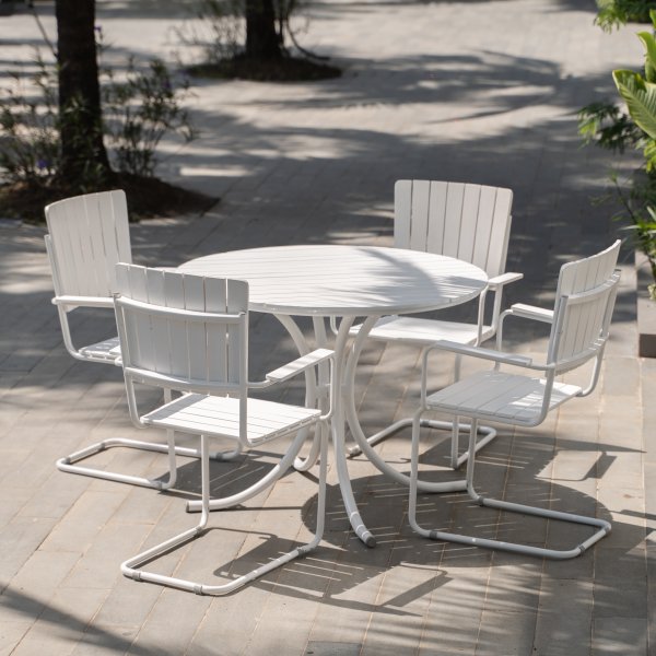 Utegrupp - Runt bord med 4 Stolar- Holmsund Utegrupp - Runt bord med 4 Stolar- Holmsund