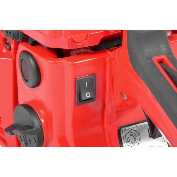 Bensindriven motorsåg med 39cm svärd - 56cc Bensindriven motorsåg med 39cm svärd - 56cc