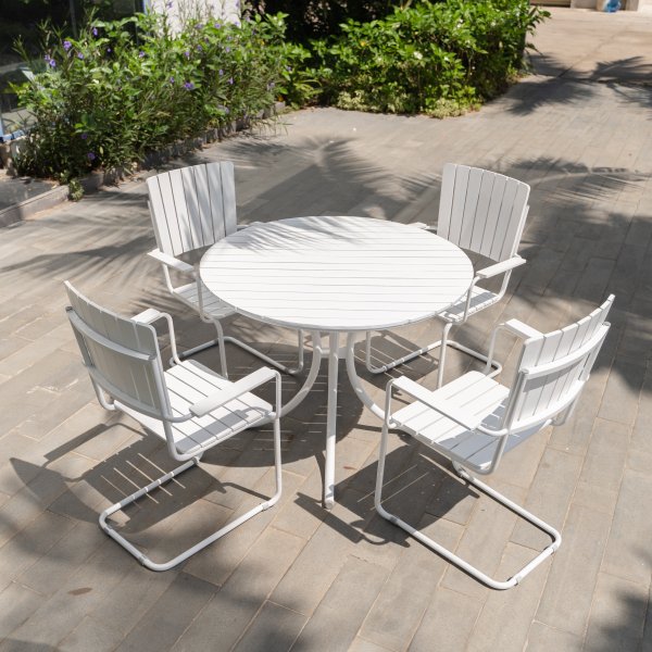 Utegrupp - Runt bord med 4 Stolar- Holmsund Utegrupp - Runt bord med 4 Stolar- Holmsund