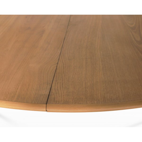 Omni runt matbord i oljad ek �150 cm