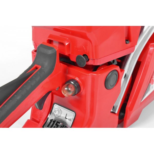 Bensindriven motorsåg med 39cm svärd - 56cc Bensindriven motorsåg med 39cm svärd - 56cc