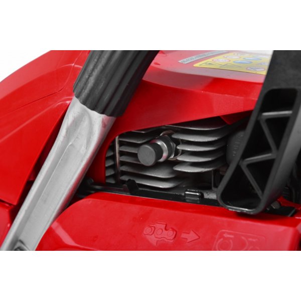 Benzinbetriebene Kettensäge mit 45 cm Schwert - 62 cc Benzinbetriebene Kettensäge mit 45 cm Schwert - 62 cc