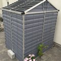 Skylight 2,3 m2 vi har placerat förrådet på den blåsigaste platsen i Sverige. Så för att få stabilitet så förstärkte vi med galler. Nu är det stabilt och vi ser fram emot höst stormarna. Sedan har vi planterat en vin ranka som skall växa runt förrådet på gallret Förråd Skylight - 2,3 m²
