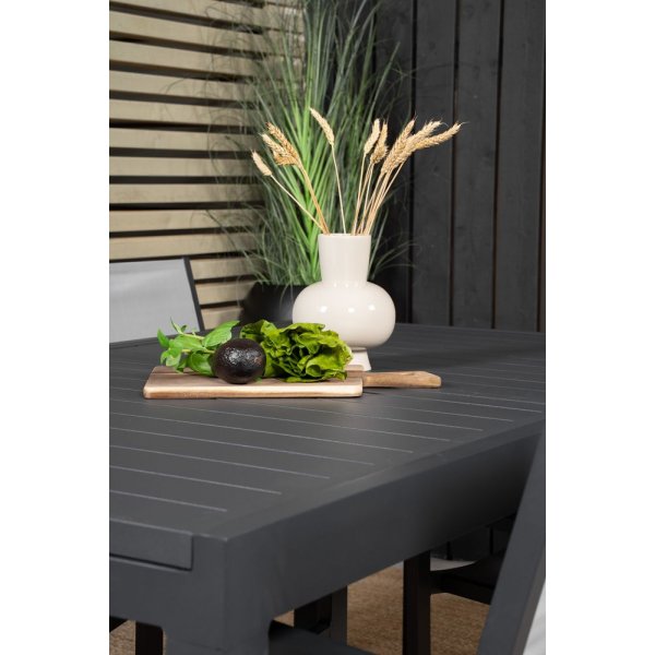 Holma Matgrupp (160x100) - Svart - 4 Stolar Holma Matgrupp (160x100) - Svart - 4 Stolar