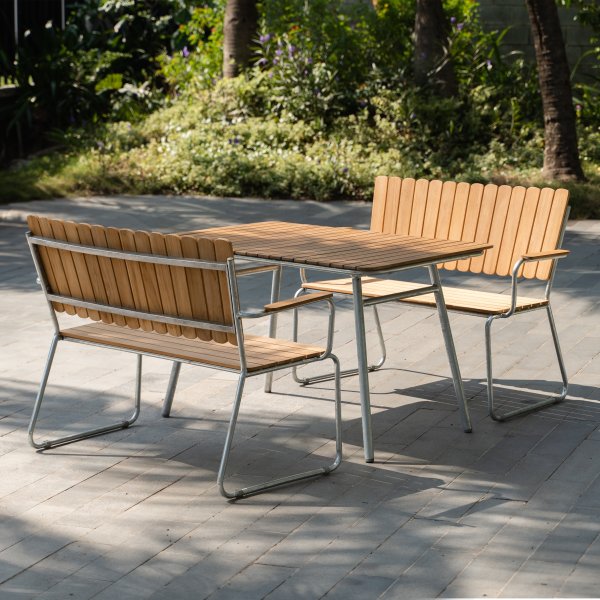 Outdoor-Gruppe aus Teakholz: 2 Sofas mit Esstisch 120x80 cm - Möllan + Reinigungsspray für Gartenmöbel Outdoor-Gruppe aus Teakholz: 2 Sofas mit Esstisch 120x80 cm - Möllan + Reinigungsspray für Gartenmöbel
