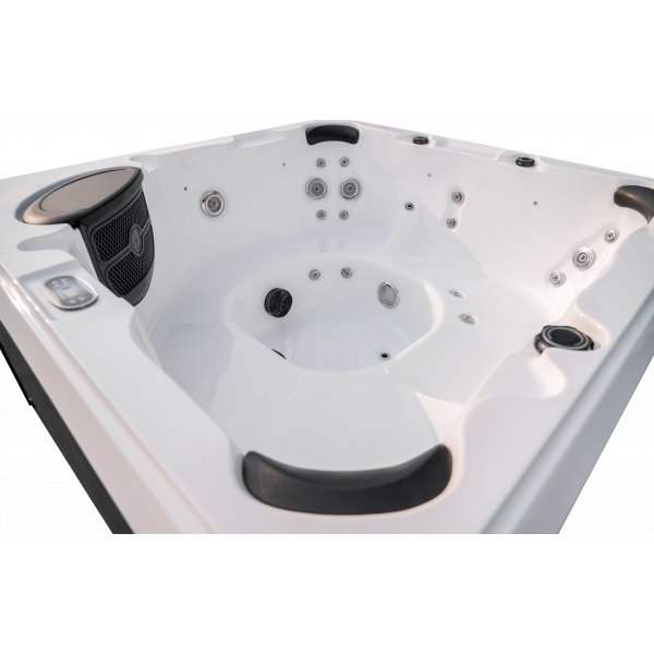 Spabad Nepton – 5 sittplatser (200×200 cm) Spabad Nepton – 5 sittplatser (200×200 cm)