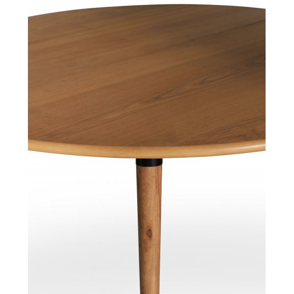 Omni runt matbord i oljad ek �150 cm