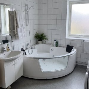 Massagebadekar - Freja | Blank hvid akryl | Med varmelegeme