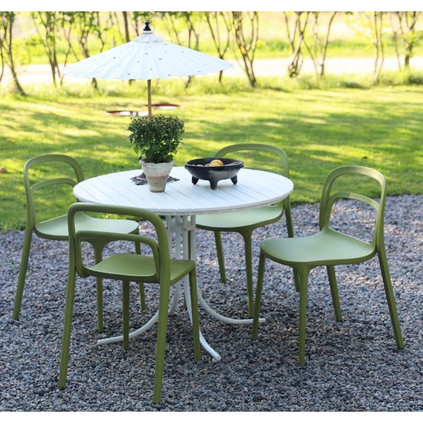 Spisegruppe Holmsund: Rundt hvidt bord inkl. 4 stabelbare Nordan stole