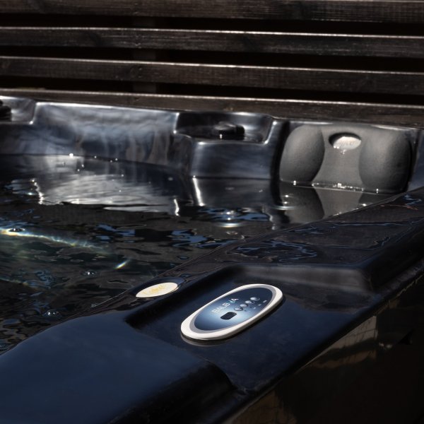 Spabad Poseidon Blackline - 5-6 personer Spabad Poseidon Blackline - 5-6 personer