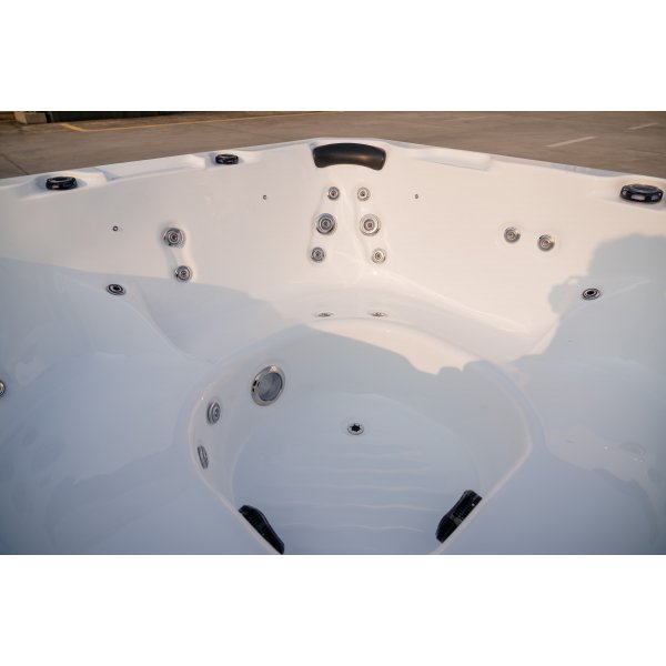 Spabad Nepton – 5 sittplatser (200×200 cm) Spabad Nepton – 5 sittplatser (200×200 cm)