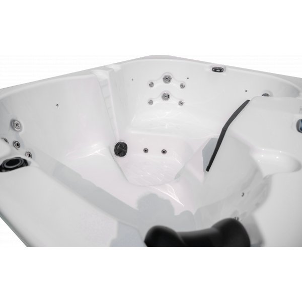 Spabad Aurora – 4 sittplatser (200×155 cm) Spabad Aurora – 4 sittplatser (200×155 cm)