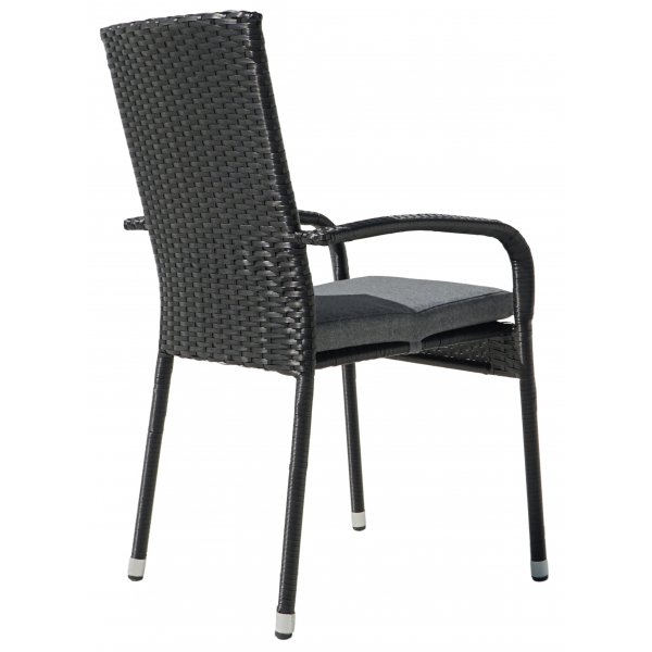 Majken pinottava ulkotuoli tyynyllä - Musta synteettinen rottinki harmaalla istuintyynyllä + Puhdistussuihke ulkokalusteisiin Majken pinottava ulkotuoli tyynyllä - Musta synteettinen rottinki harmaalla istuintyynyllä + Puhdistussuihke ulkokalusteisiin