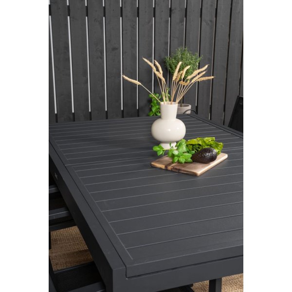 Holma Spisegruppe (160x100) - Sort - 4 Stole Holma Spisegruppe (160x100) - Sort - 4 Stole