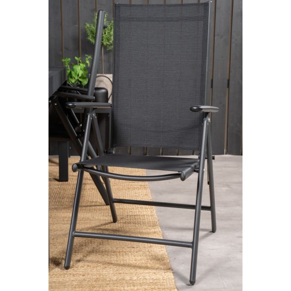 Holma Spisegruppe (160x100) - Sort - 4 Stole Holma Spisegruppe (160x100) - Sort - 4 Stole