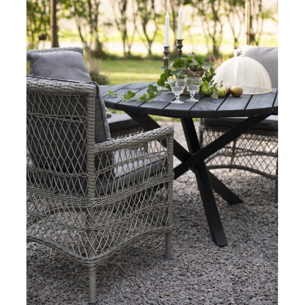 Utebord Scottsdale Ø112 cm - svartlaserad furu Utebord Scottsdale Ø112 cm - svartlaserad furu