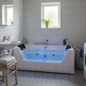 Akrylbadkar 170 cm med tv� sittplatser & v�rmare - Blankvitt