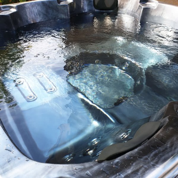 Spabad Poseidon Blackline - 5-6 personer Spabad Poseidon Blackline - 5-6 personer