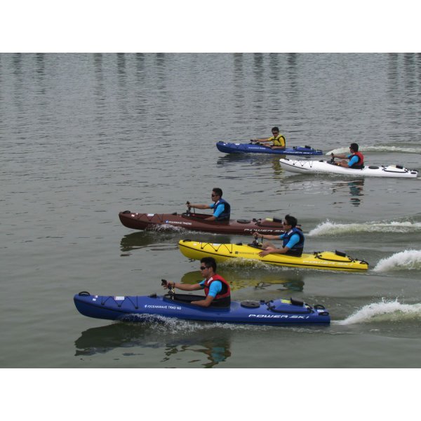 Motordriven Kajak - Röd + Låskätting Motordriven Kajak - Röd + Låskätting