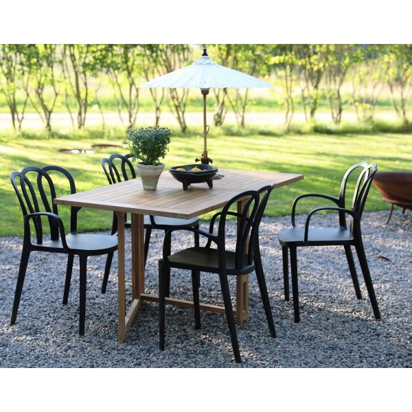 Spisegruppe Salt teak: Nedslningsbord i teak inkl. 4 Thornet stelstole